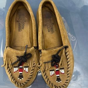 Minnetonka Thunderbird Soft Sole Moccasins Size 8 1/2 pre-owned